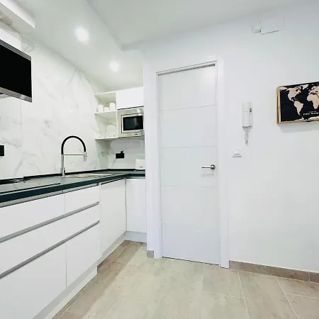 Carlo's Flat, Recien Reformado, Piscina Y A 5minutos De La Playa アパート サロウ